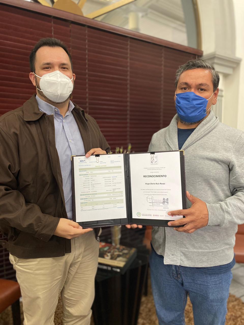 Otorga ISC premio a escultor sonorense