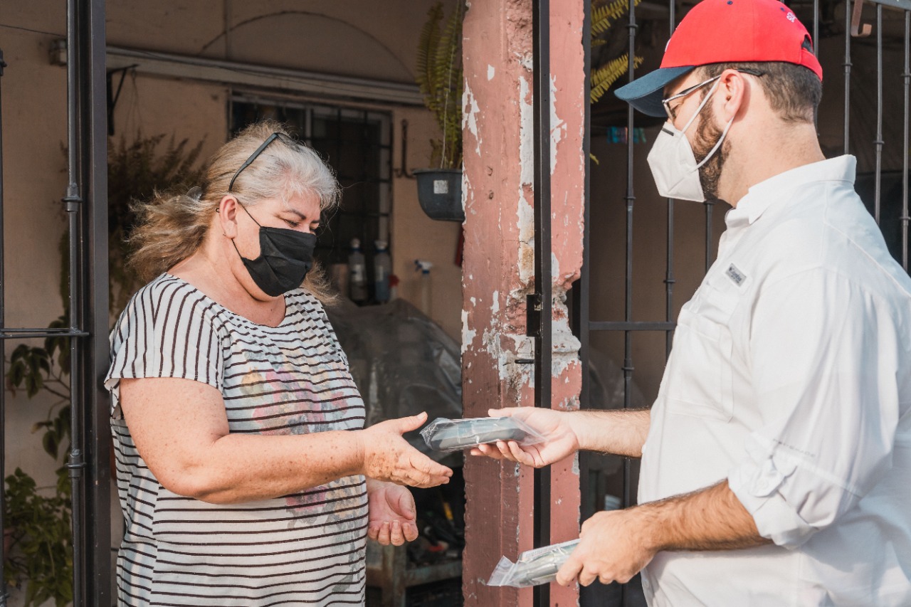 Entrega Sedesson lentes graduados a personas vulnerables