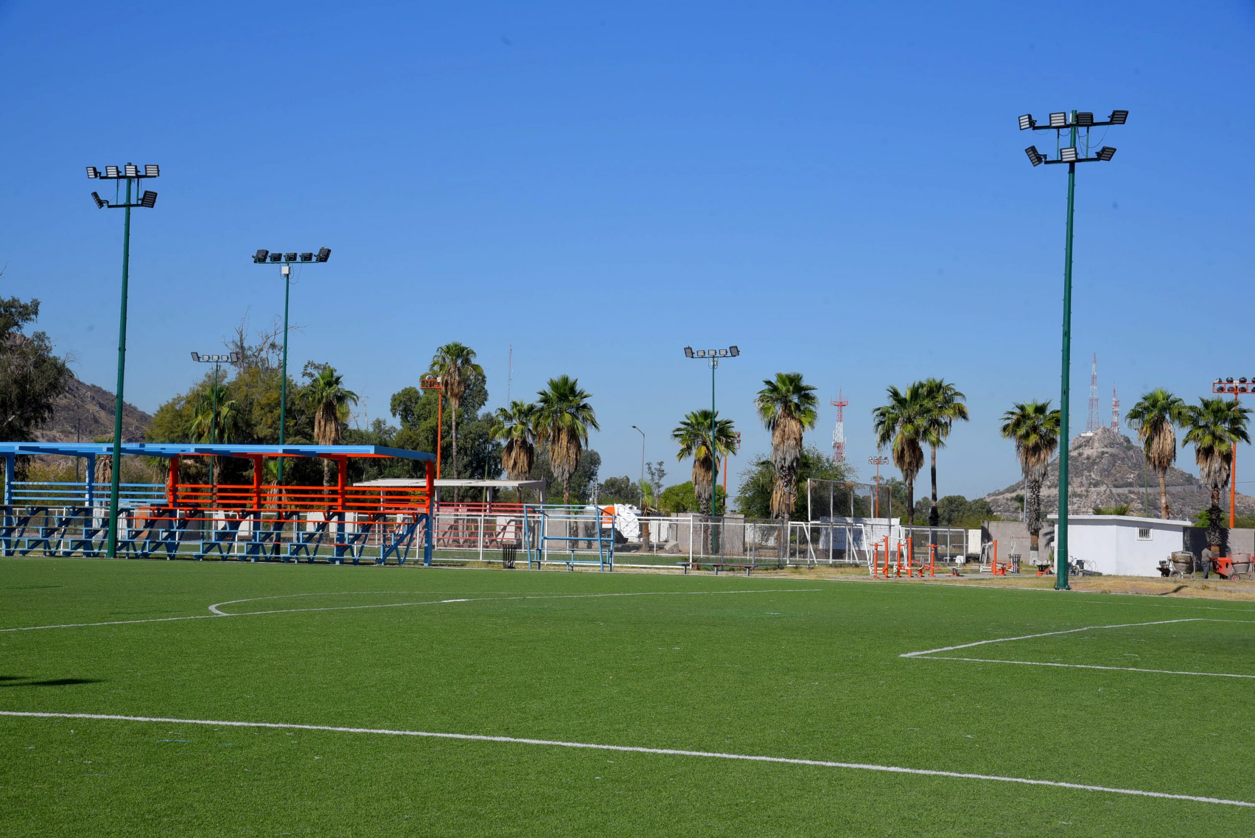 Concluye iluminación de campos deportivos La Sauceda Oriente