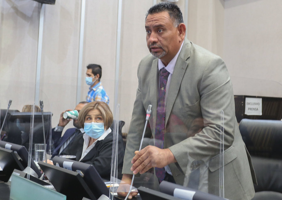 Llama Carlos Navarrete a solucionar problemática de tarifas eléctricas