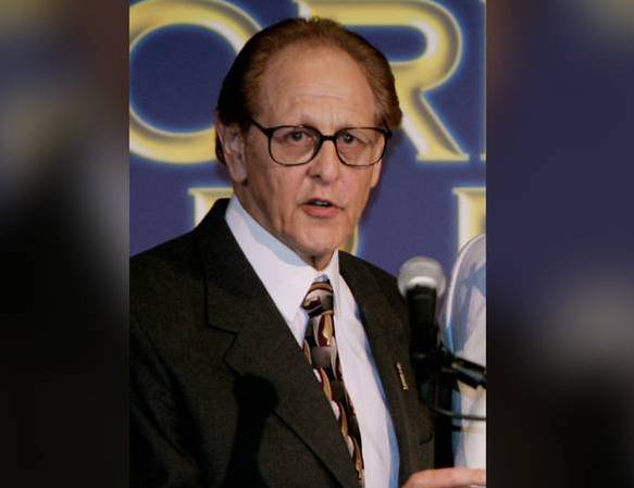 Globos de Oro expulsan a expresidente por comentarios racistas