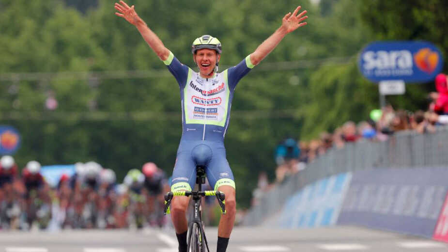Victoria del holandés Van der Hoorn en tercera etapa del Giro de Italia