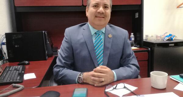 Vacunación a maestros no se debe postergar: presidente Congreso