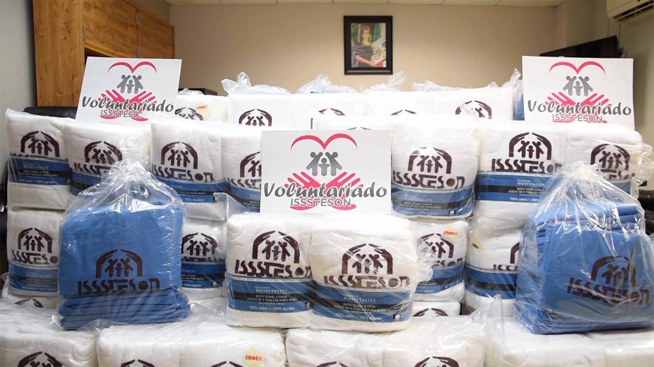 Dona Voluntariado Isssteson toallas y batas en beneficio de derechohabientes Dona Voluntariado Isssteson toallas y batas en beneficio de derechohabientes