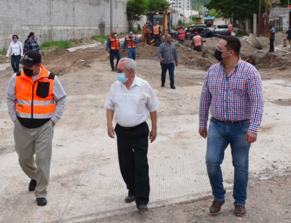 Supervisa alcalde Fermín González obras de pavimentación en el Norte de la ciudad