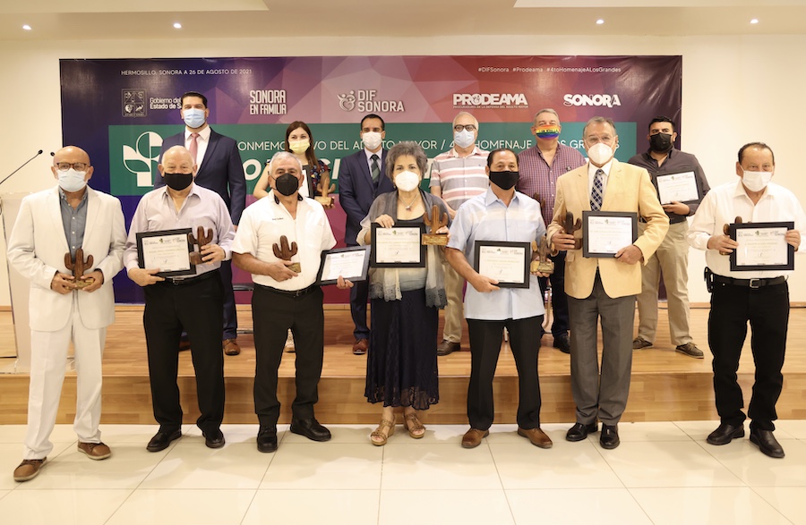 Reconoce Gobierno de Sonora a personas que trabajan a favor de adultos mayores