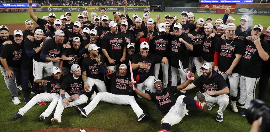Freeman pone a los Bravos en la Serie de Campeonato