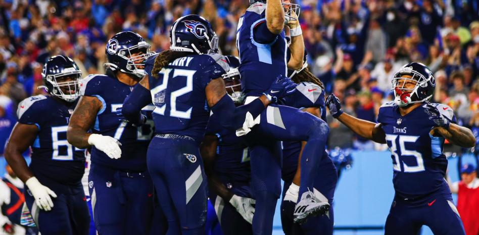 Titanes vienen de atrás y aseguran la victoria en duelo de líderes