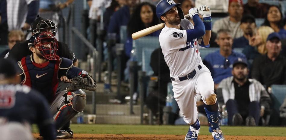 Taylor pega tres jonrones y mantiene a los Dodgers con vida