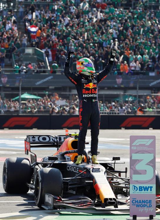 “Hoy los mexicanos nos merecemos celebrar mucho»: ‘Checo’ Pérez