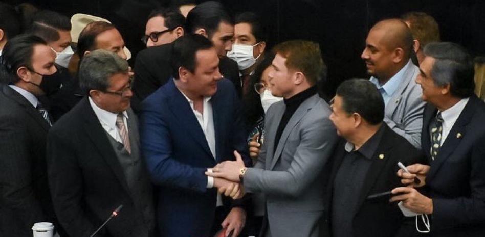 Saúl ‘Canelo’ Álvarez recibe reconocimiento en la Cámara de Senadores