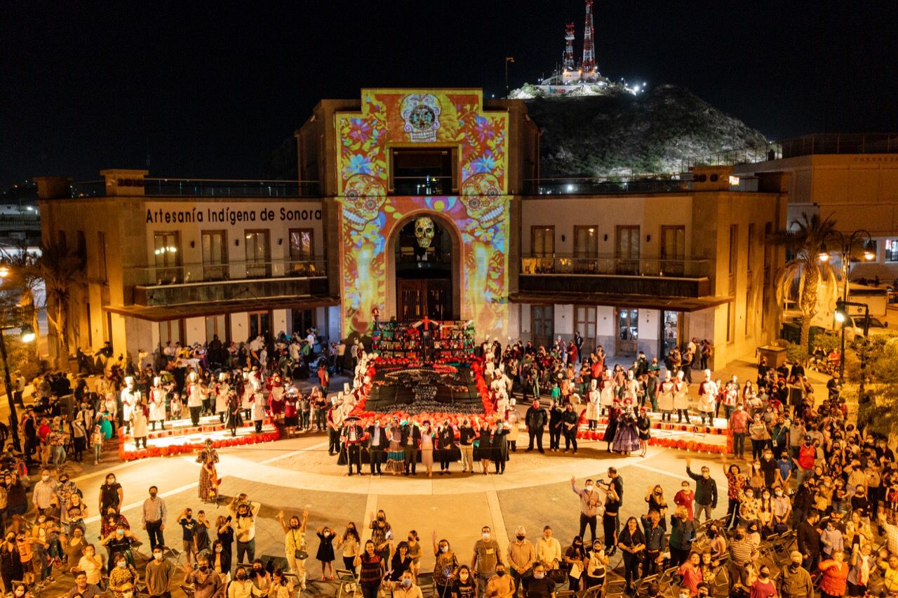 Disfrutan hermosillenses Festival de Día de Muertos Disfrutan hermosillenses Festival de Día de Muertos