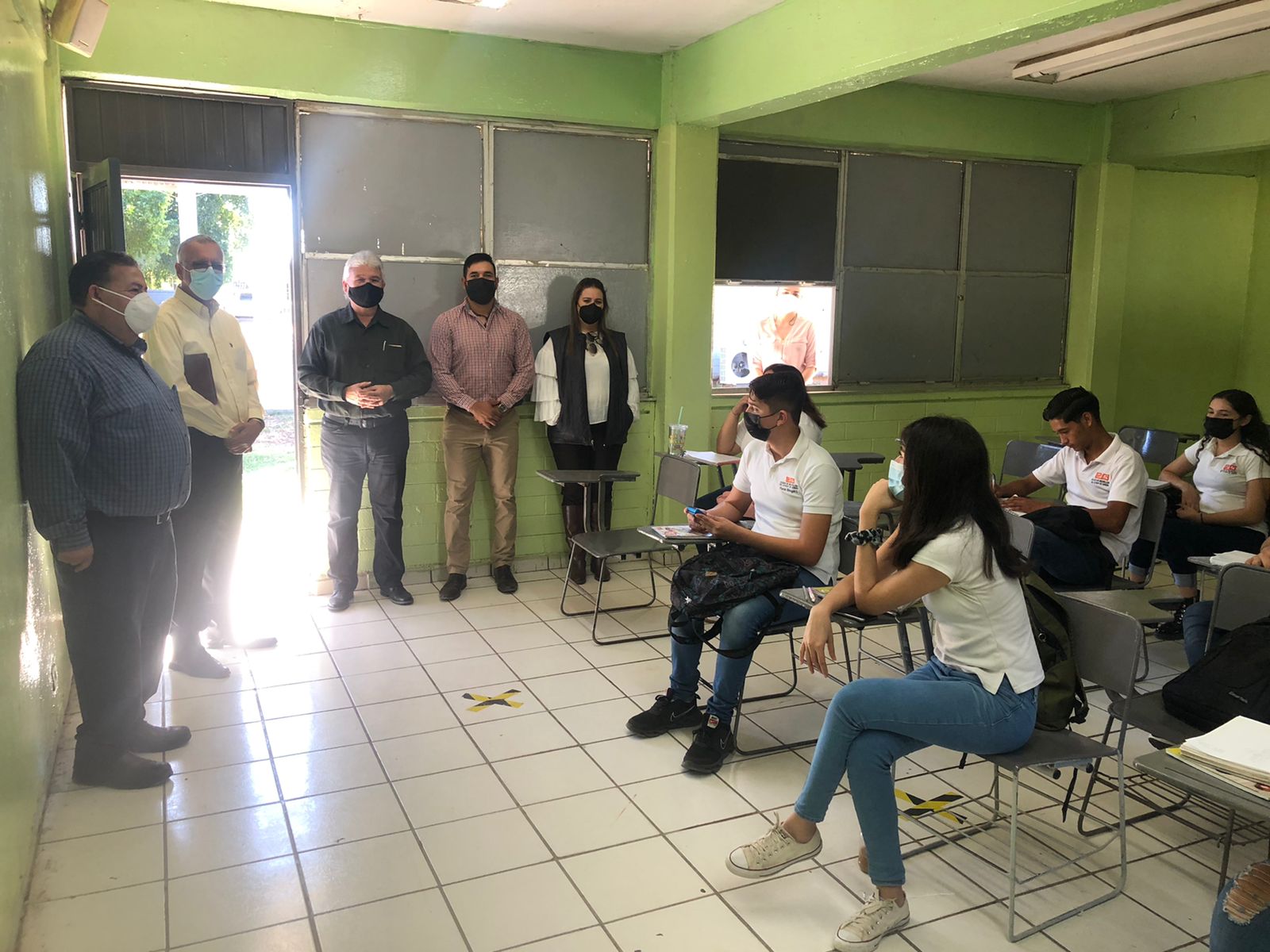 Invitan a estudiantes a protegerse con esquema completo de vacuna contra Covid-19