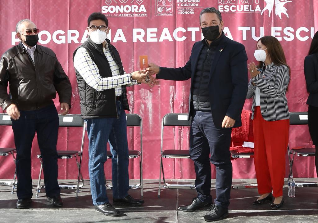 El sector empresarial de Nogales comparte la convicción de abonar a la educación: Aarón Grageda