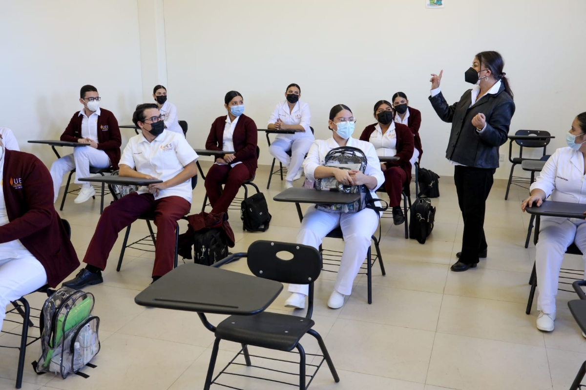 UES inicia semestre de forma presencial en laboratorios y talleres UES inicia semestre de forma presencial en laboratorios y talleres