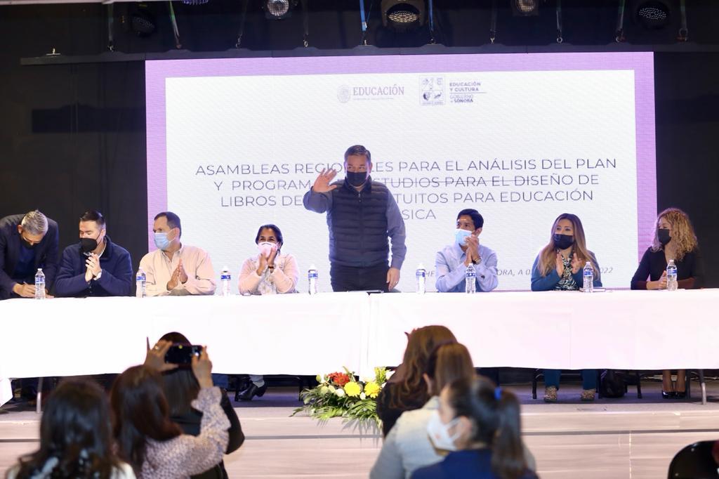 Participan docentes sonorenses en asambleas de análisis para el diseño de los libros de texto gratuitos Participan docentes sonorenses en asambleas de análisis para el diseño de los libros de texto gratuitos
