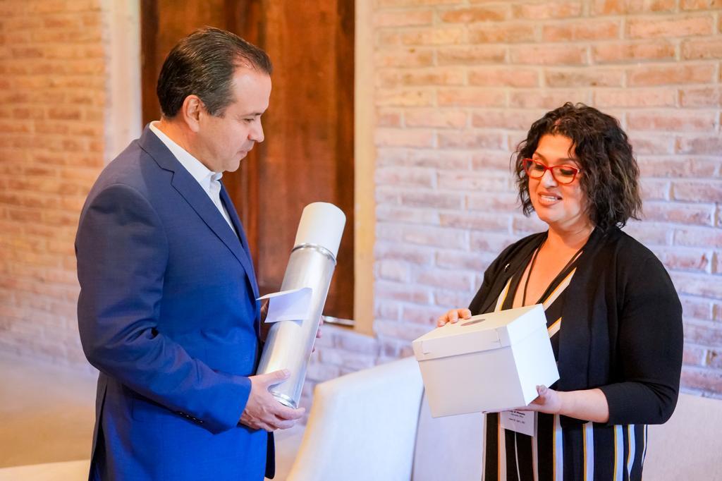 Intercambia Toño Astiazarán experiencias con delegación de Phoenix, Arizona