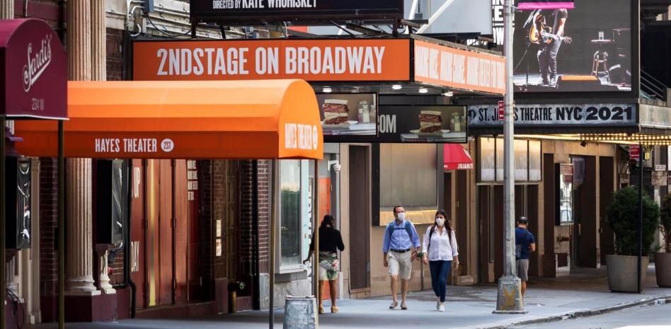 Mayoría de teatros de Broadway dejarán de exigir que el público esté vacunado