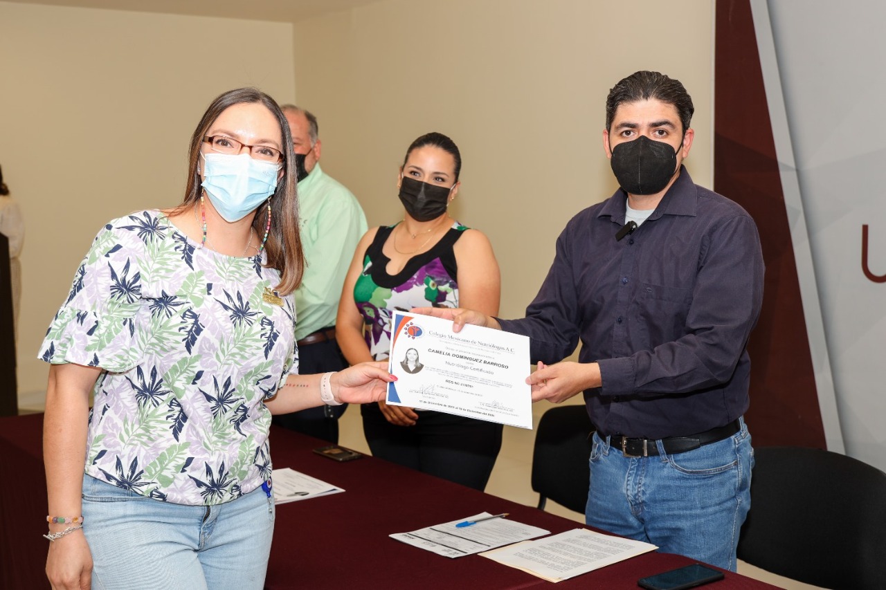 Certifica el Colegio Mexicano de Nutriólogos a docentes de la UES