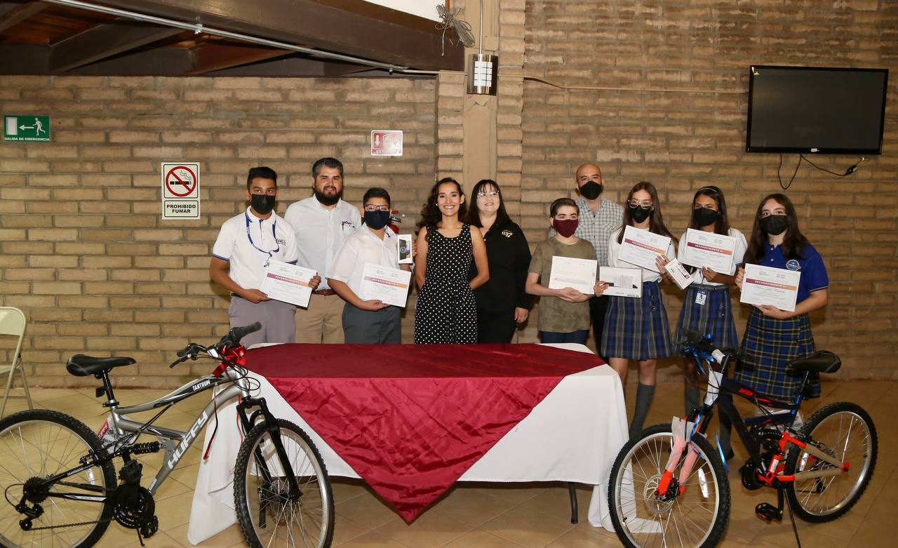 Premian a ganadores del concurso “No es mi basura, pero sí mi estado”