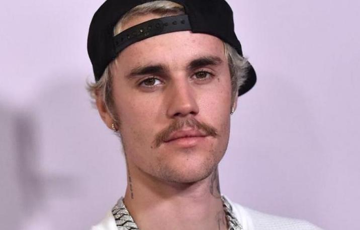 Justin Bieber pospone conciertos al sufrir una parálisis facial parcial
