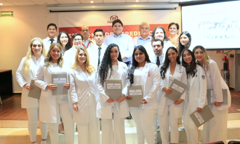 Brinda Isssteson herramientas y bases a futuros médicos