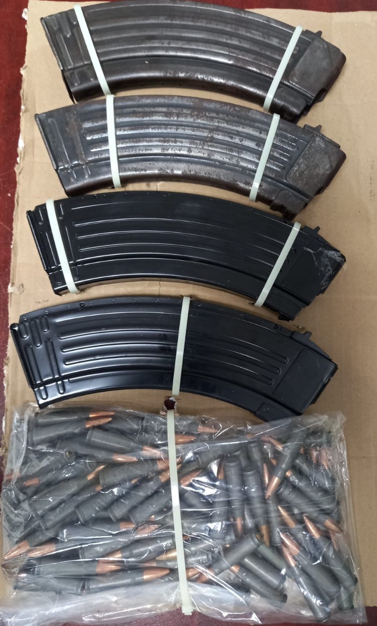 Localiza Policía Estatal vehículo con cargadores y cartuchos para AK-47en Cajeme