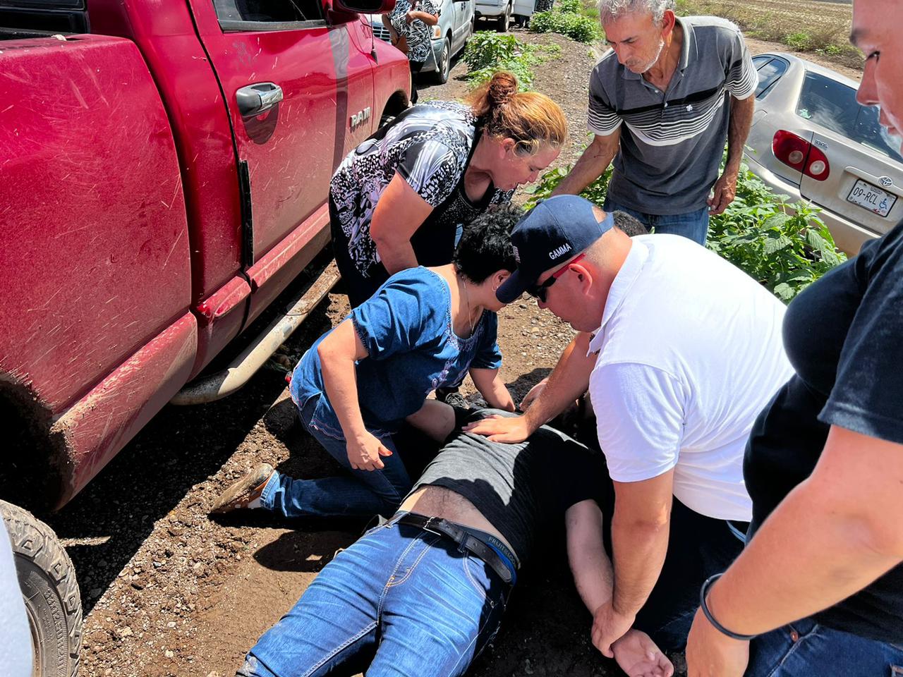 Reaniman cadetes del Isspe a ciudadano durante accidente automovilístico en Bácum