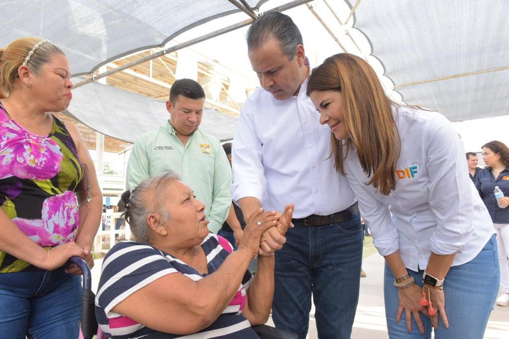 <strong>Llevan Toño Astiazarán y su esposa Patricia Ruibal Bazar Escolar a Miguel Alemán</strong> <strong>Llevan Toño Astiazarán y su esposa Patricia Ruibal Bazar Escolar a Miguel Alemán</strong>