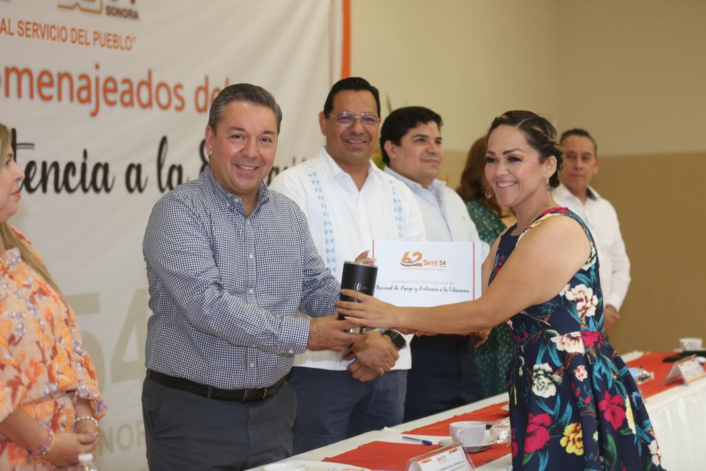 Reconocen autoridades educativas y sindicales aporte del personal de apoyo y asistencia a la educación