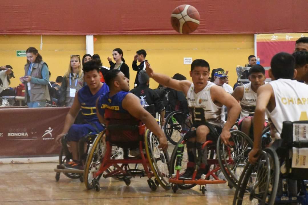 Encestan canastas dentro de la segunda jornada de basquetbol en silla de ruedas