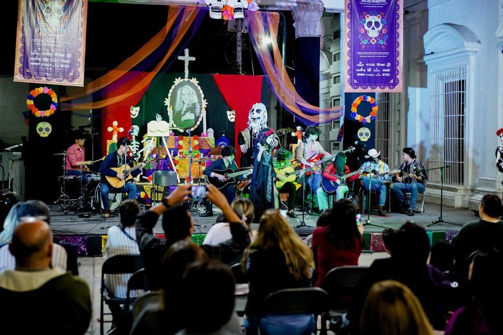Enmarca Festival Tradicional de Día de Muertos reflexión sobre la muerte