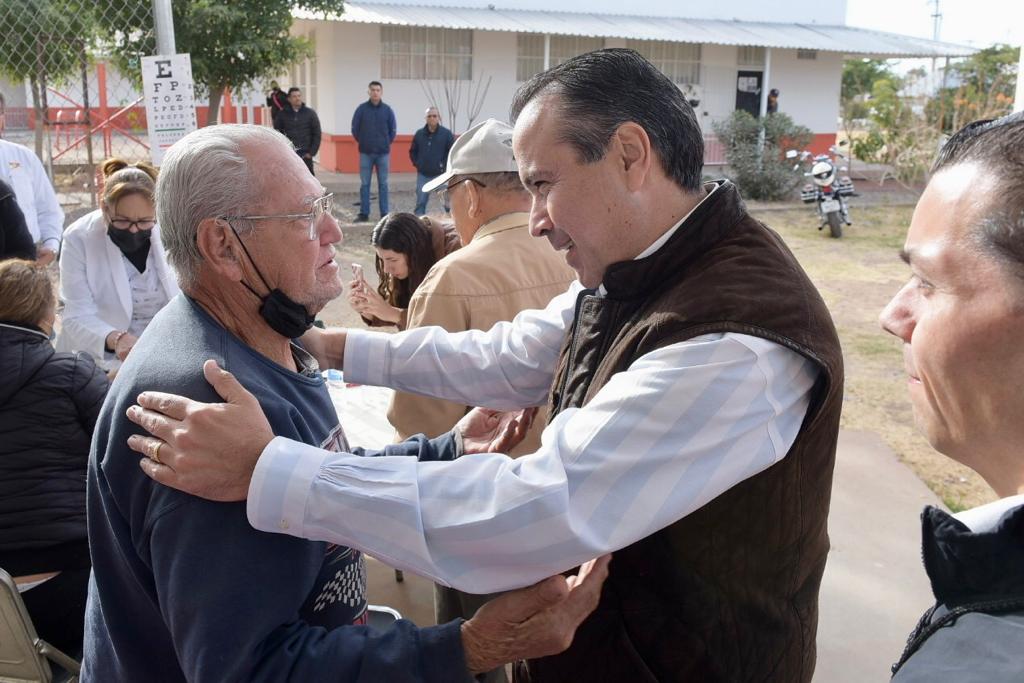 Supervisa Toño Astiazarán ayuda municipal a adultos mayores