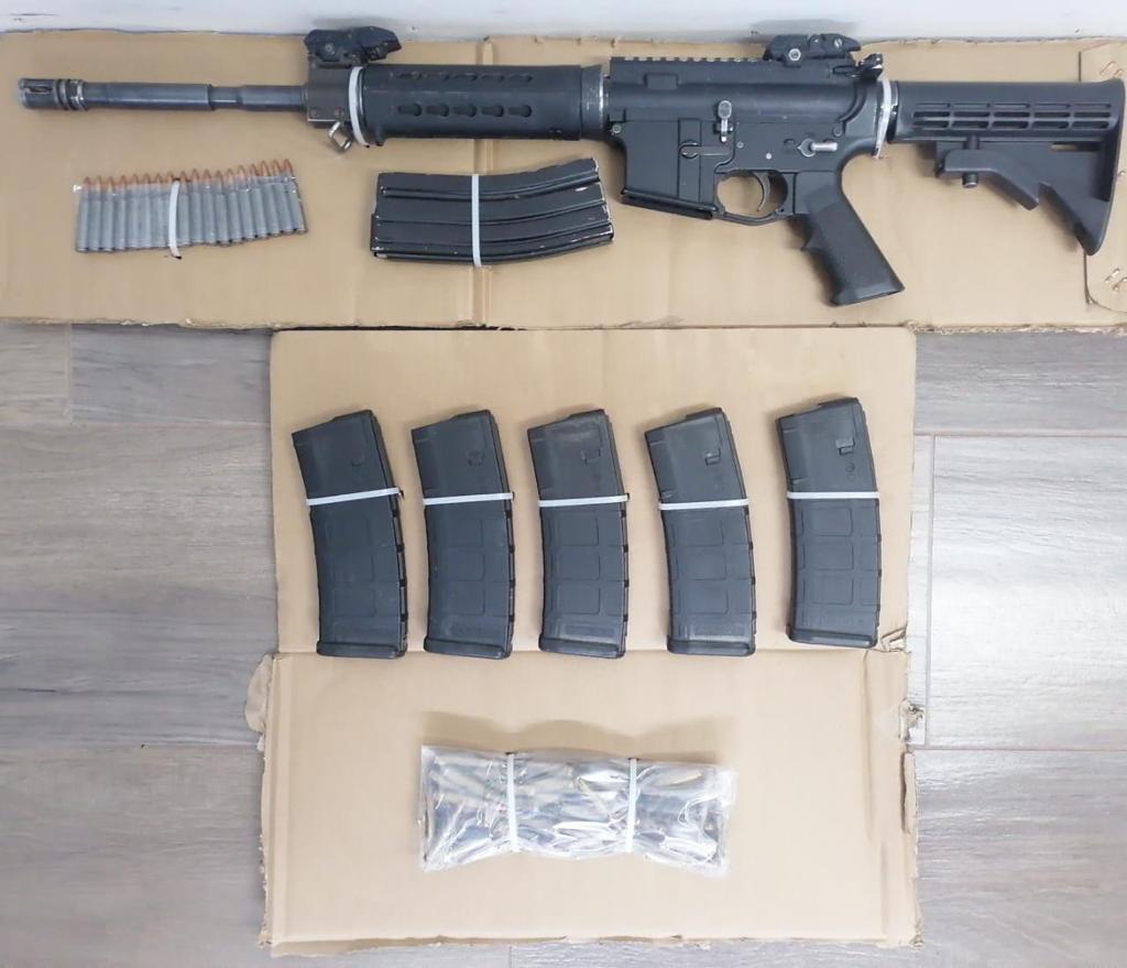 Localizan Sedena y Policía Estatal vehículo con arma de fuego y cartuchos en Altar