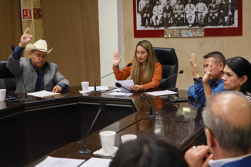 Analizan iniciativa para reformar la Ley que crea la Junta de Caminos del Estado