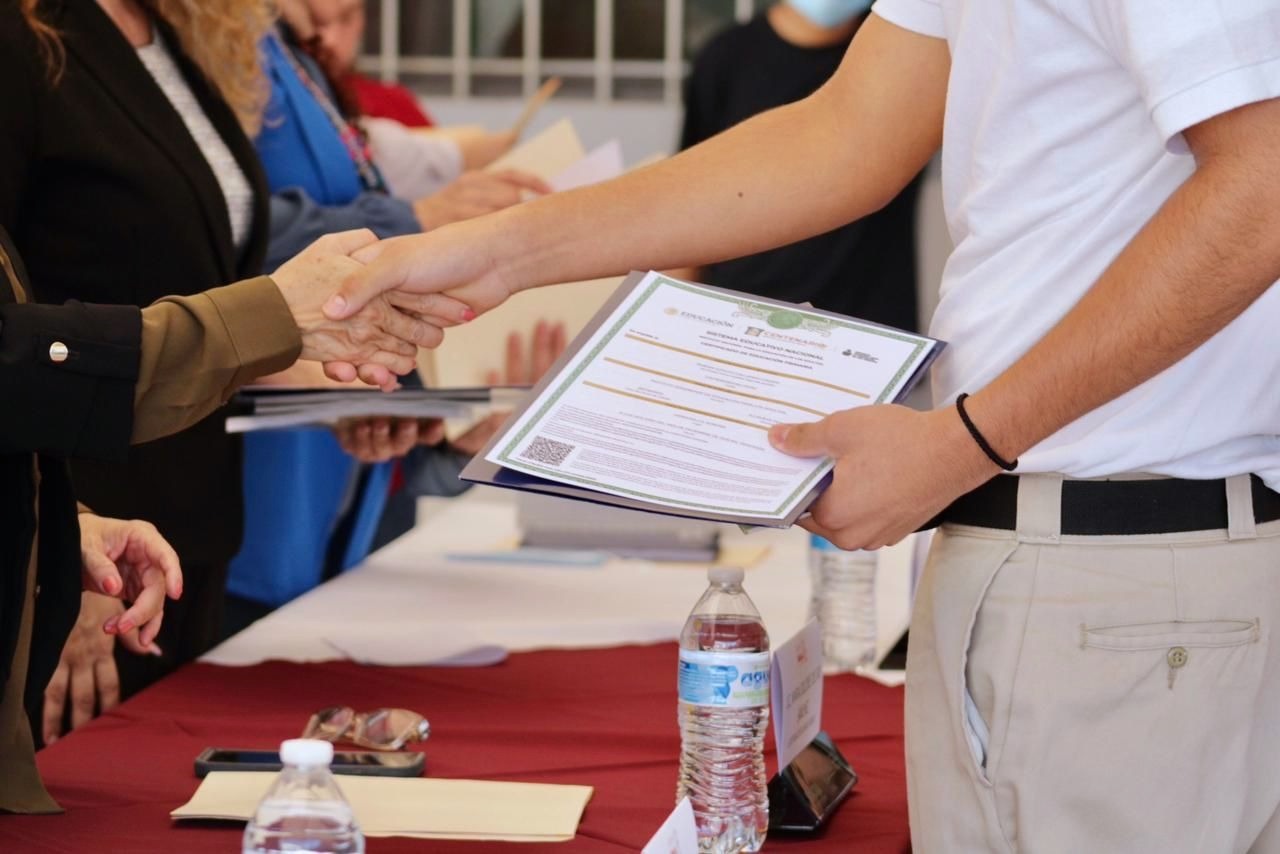 Concluyen jóvenes Itama educación básica y media superior
