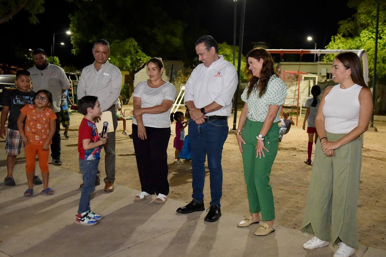 Regresa Toño Astiazarán a la Villa Verde y cumple promesa al pequeño Jesús Oiram