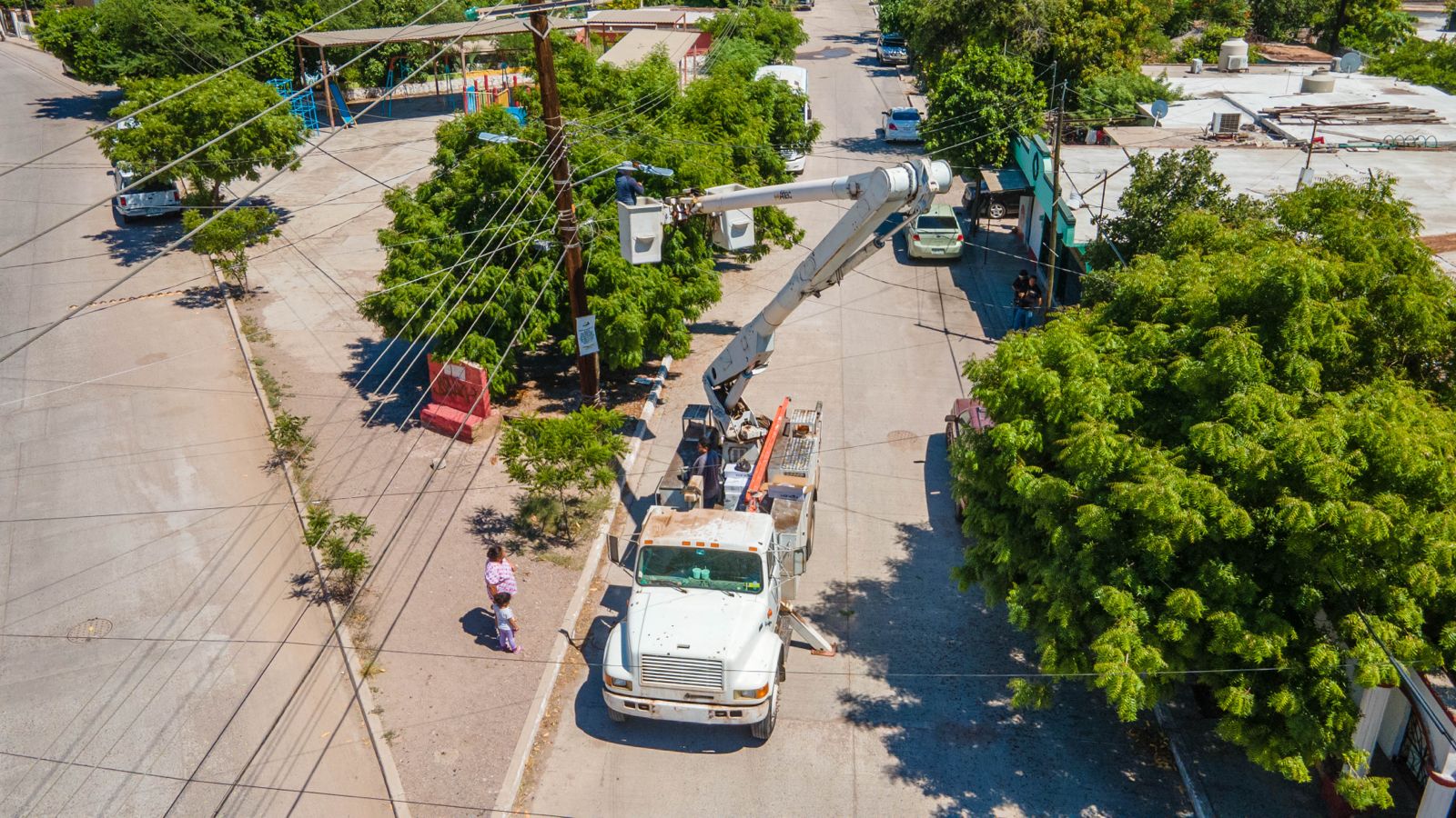 Avanza Ayuntamiento de Guaymas en la atención e instalación de luminarias
