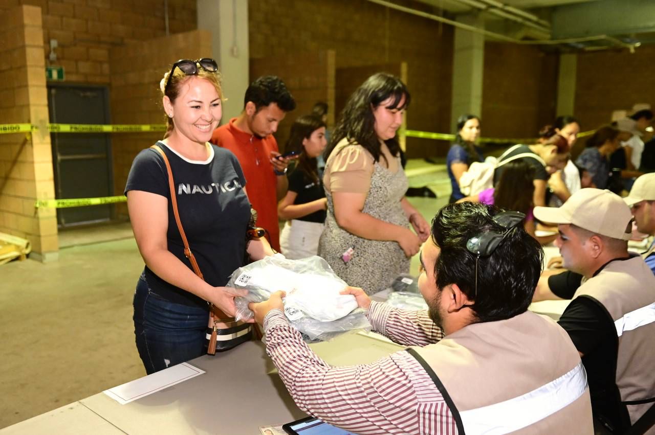 Inicia Gobierno de Sonora con gran éxito segunda etapa de distribución de uniformes escolares