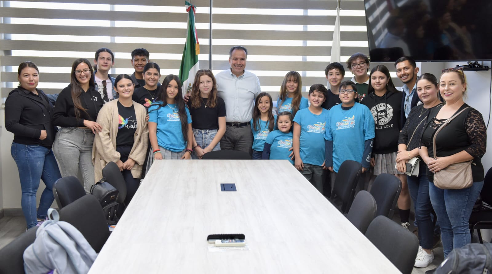 Entrega Toño Astiazarán apoyo municipal a Grupo de Danza folklórica mexicana WIIKIT Entrega Toño Astiazarán apoyo municipal a Grupo de Danza folklórica mexicana WIIKIT
