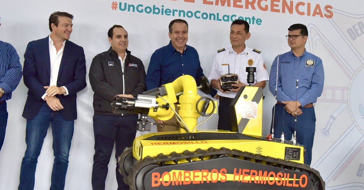 Da Toño Astiazarán bienvenida a SERI, robot para extinción de incendios
