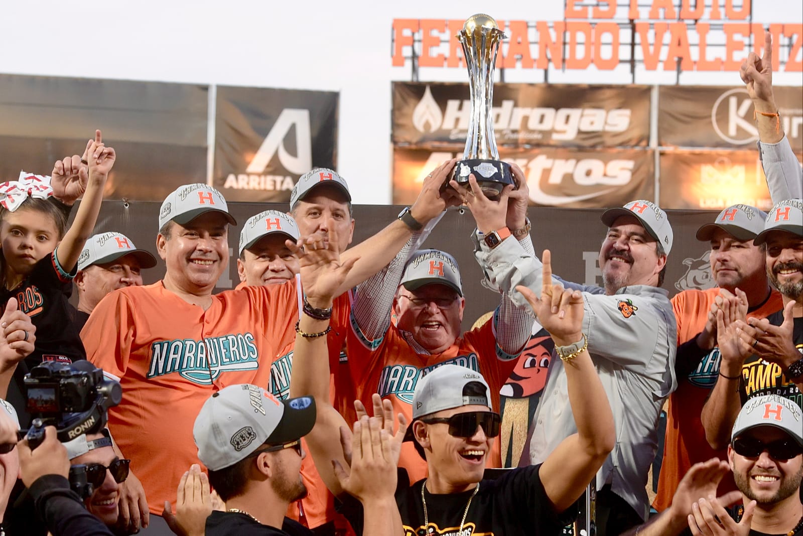 Se suma Toño Astiazarán a la bienvenida a los Naranjeros de Hermosillo