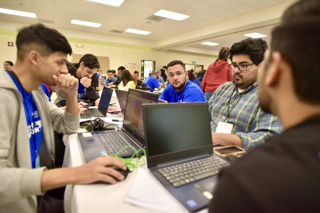 Participan 188 jóvenes en Hackathon 2024