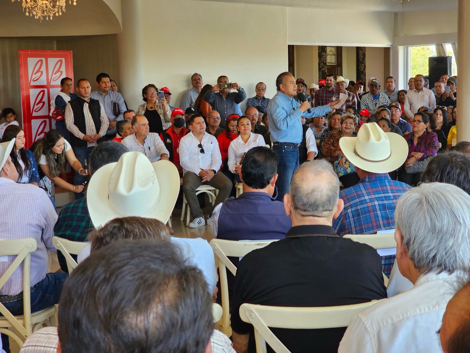 Para devolverle a los municipios los millones que la federacion les ha arrebatado, tengo el plan B de Beltrones: Manlio Fabio