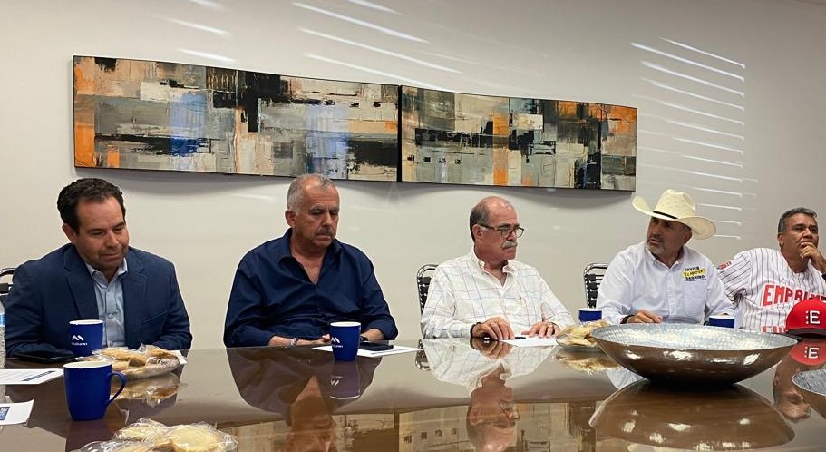 Se reúne Javier Dagnino con empresarios guaymenses