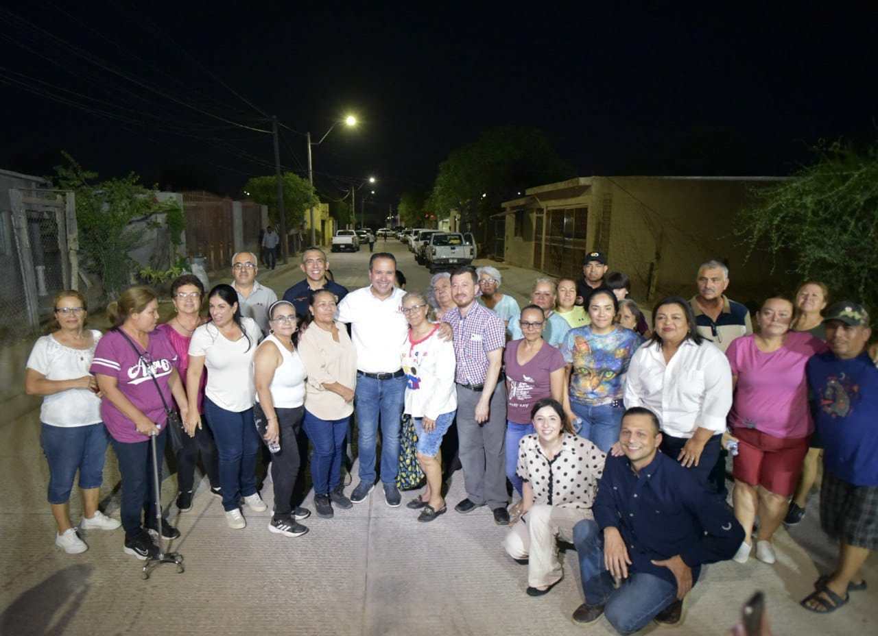 Entrega Toño Astiazarán pavimento largamente esperado en la colonia Internacional