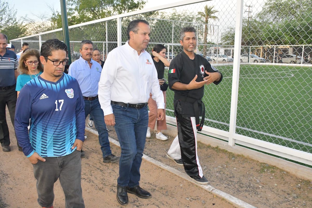Entrega Toño Astiazarán remodelación de parque en la Sonacer