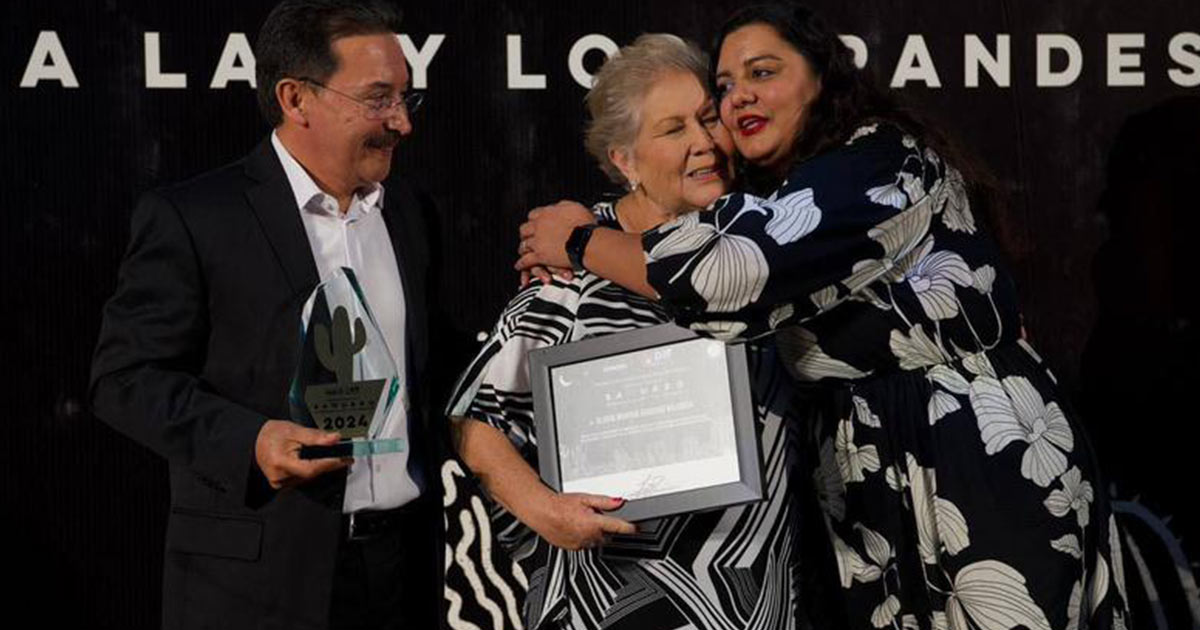 Gobierno de Sonora galardona a las personas mayores con el Reconocimiento Sahuaro 2024 Gobierno de Sonora galardona a las personas mayores con el Reconocimiento Sahuaro 2024