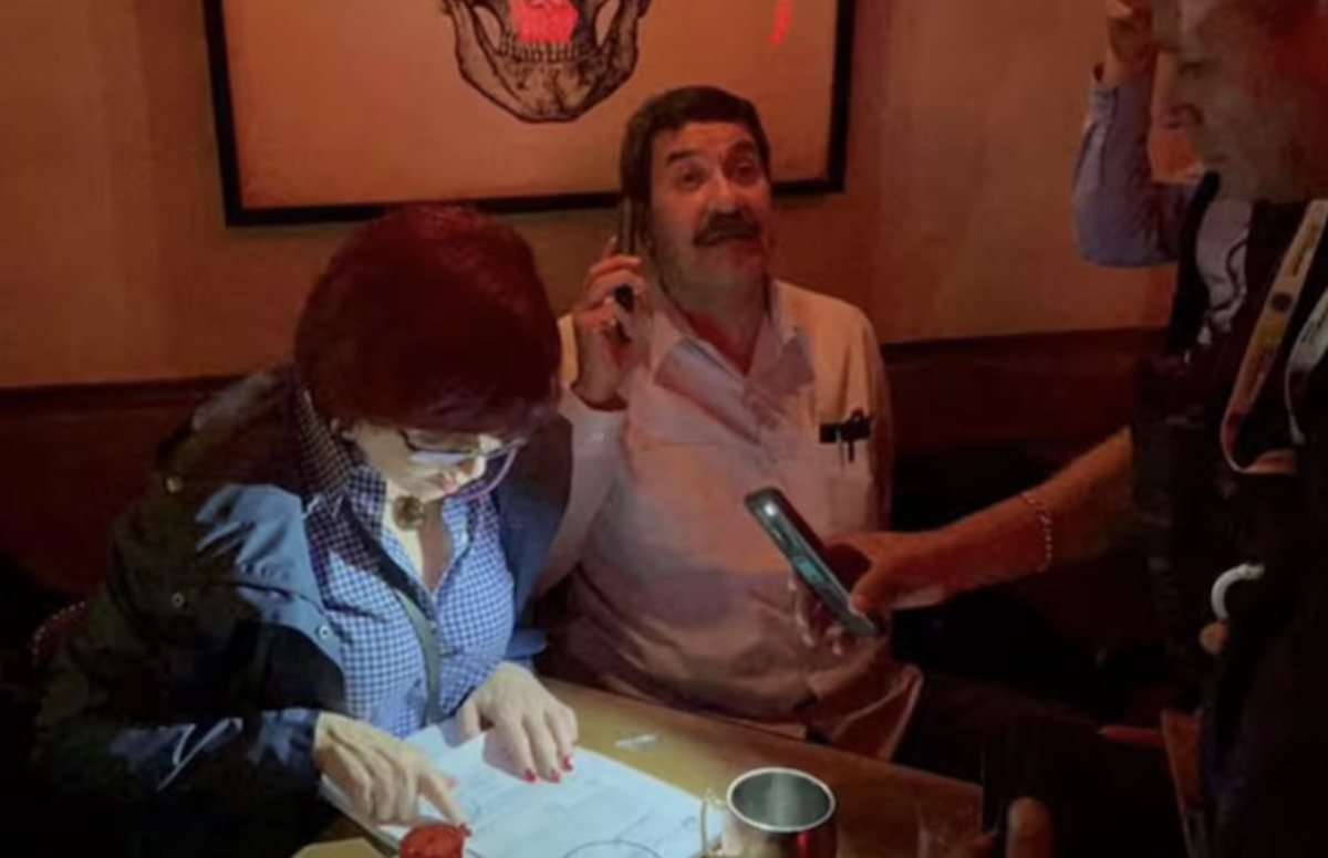 Javier Corral acusa de persecución política tras intento de detención en restaurante en la CDMX