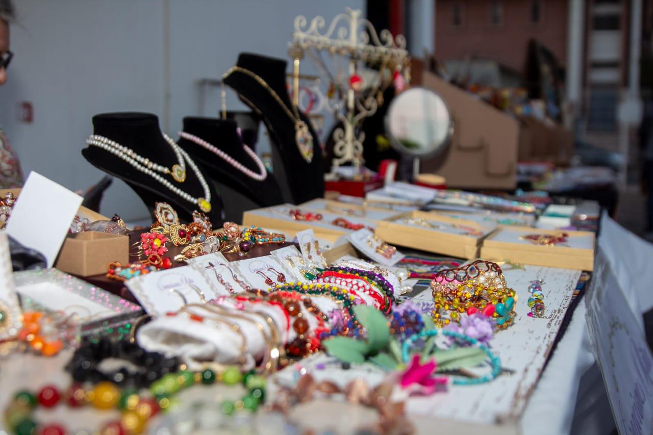 Gobierno de Sonora impulsa el emprendimiento y el arte joven con el Bazar Cultural del Instituto Sonorense de la Juventud Gobierno de Sonora impulsa el emprendimiento y el arte joven con el Bazar Cultural del Instituto Sonorense de la Juventud